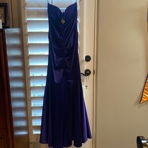Long, purple mermaid dress. Size 3/4. Brand: Jump apparel by WendyeChaitin